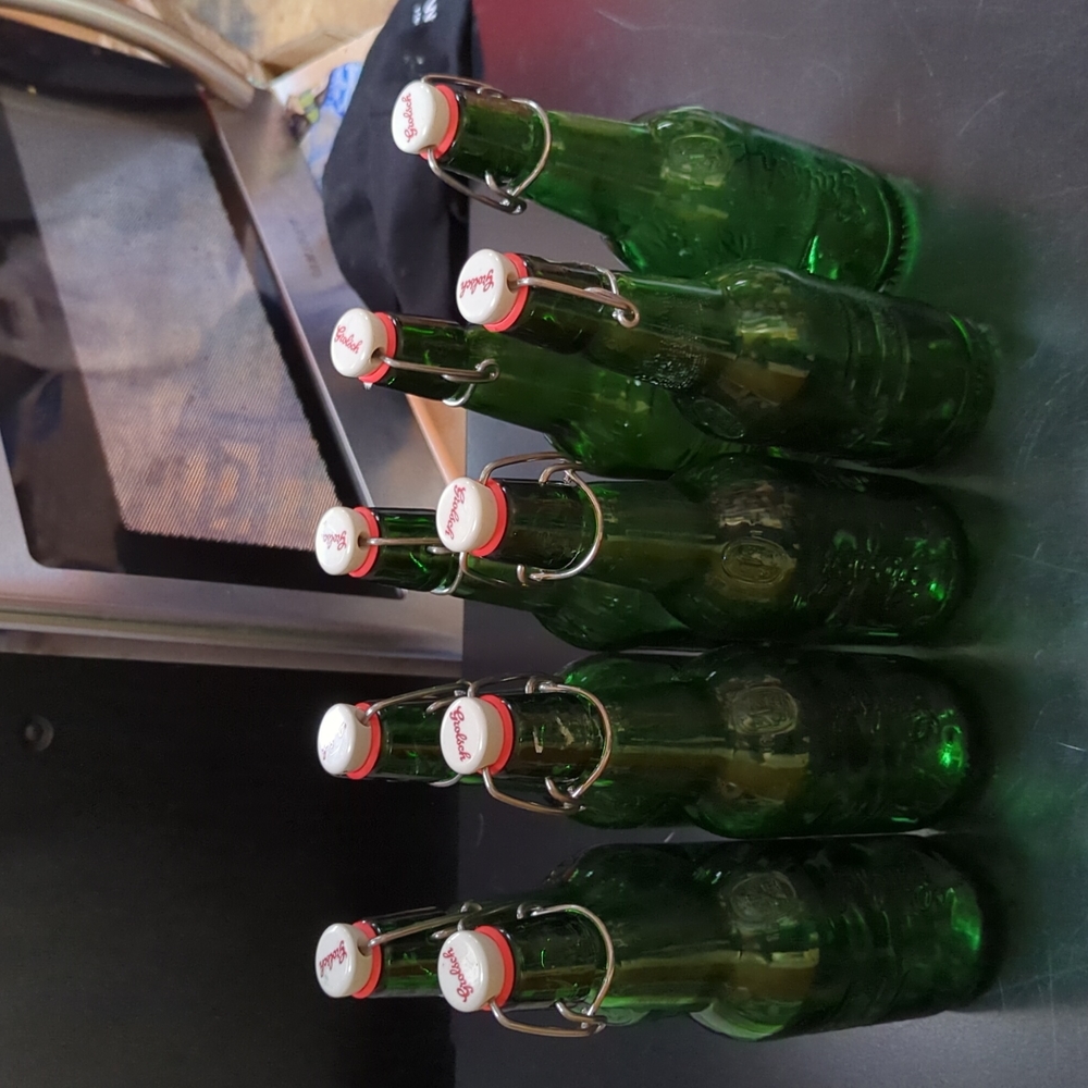 Green glass snap-tight bottles (9)case